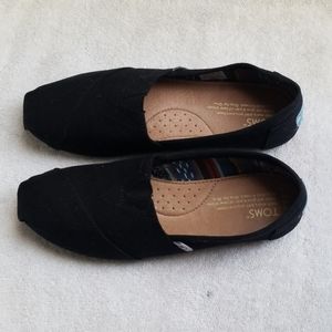 TOMS SHOES bLACK COLOR SIZE 6.5